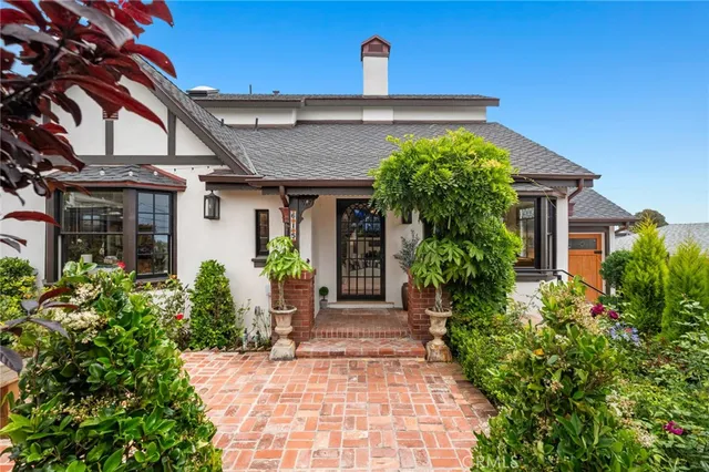 $3,680,000 | 615 Seaview Street, Laguna Beach, CA 92651