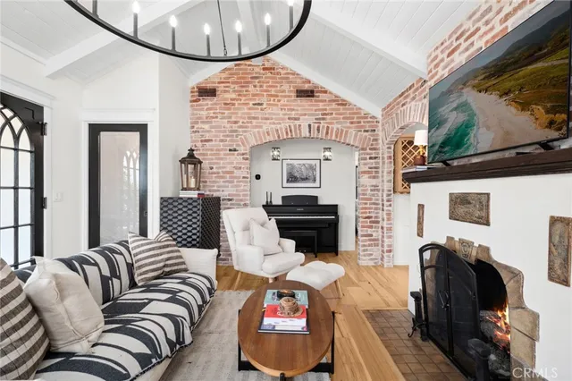 $3,680,000 | 615 Seaview Street, Laguna Beach, CA 92651