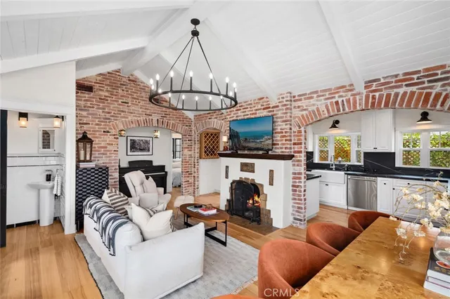 $3,680,000 | 615 Seaview Street, Laguna Beach, CA 92651