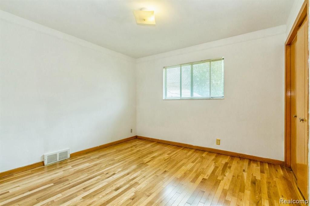 22114 Kelly Road Eastpointe, MI 48021 - Photo 15 of 23