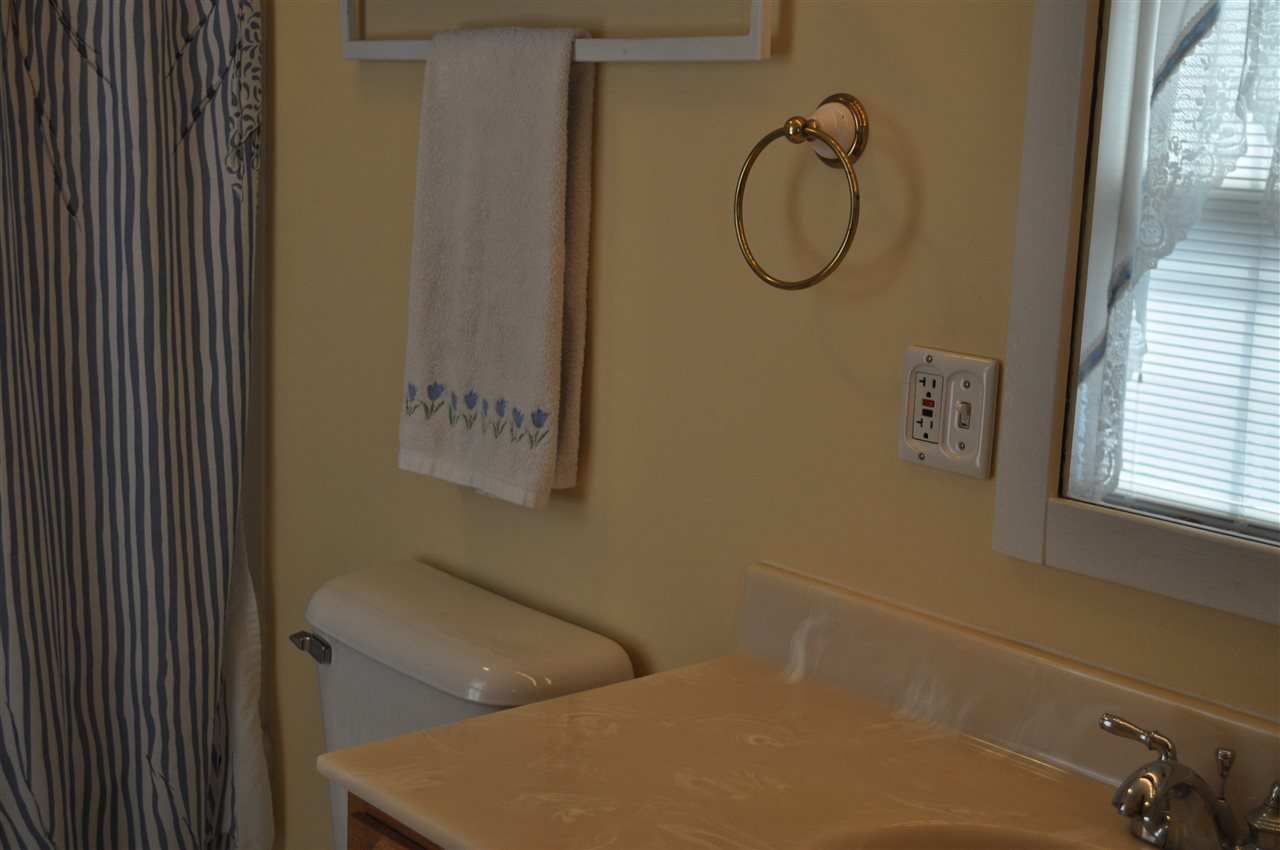 5 Birch Street Derry, NH 03038 - Photo 14 of 38