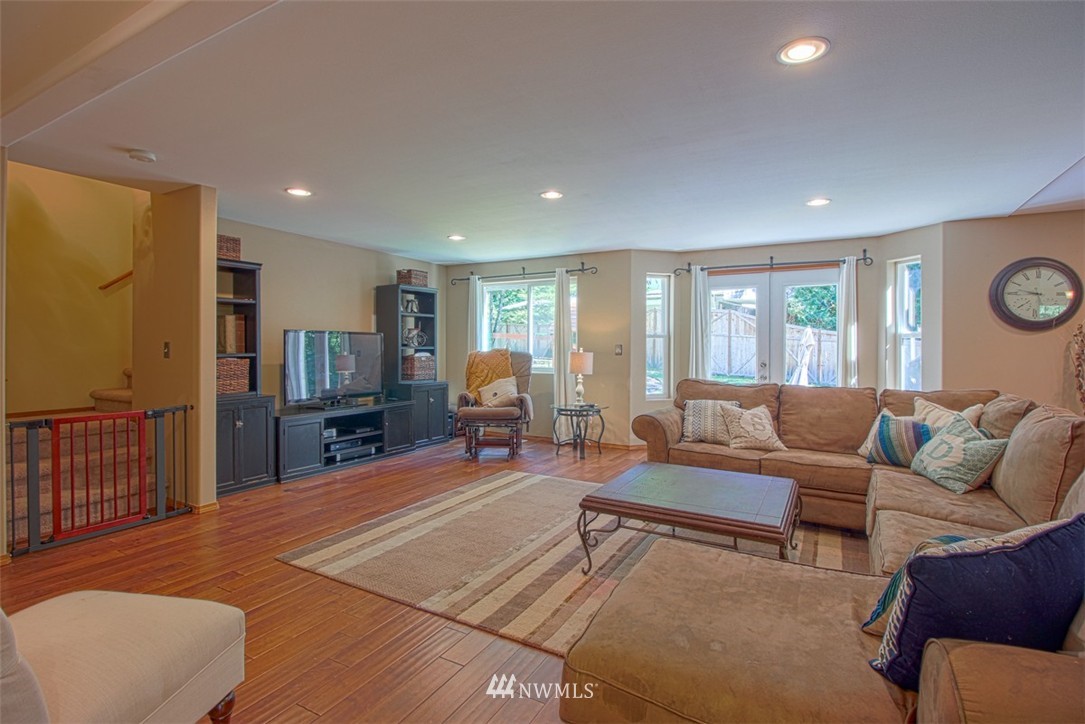 6741 Cooper Point Road Northwest Olympia, WA 98502 - Photo 9 of 25 Gallery Image 9