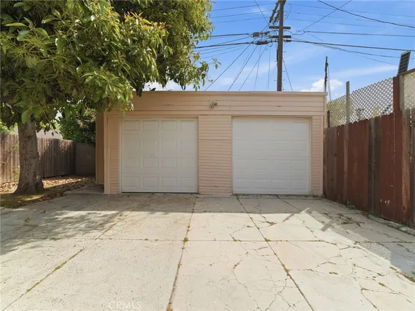 a view of a garage