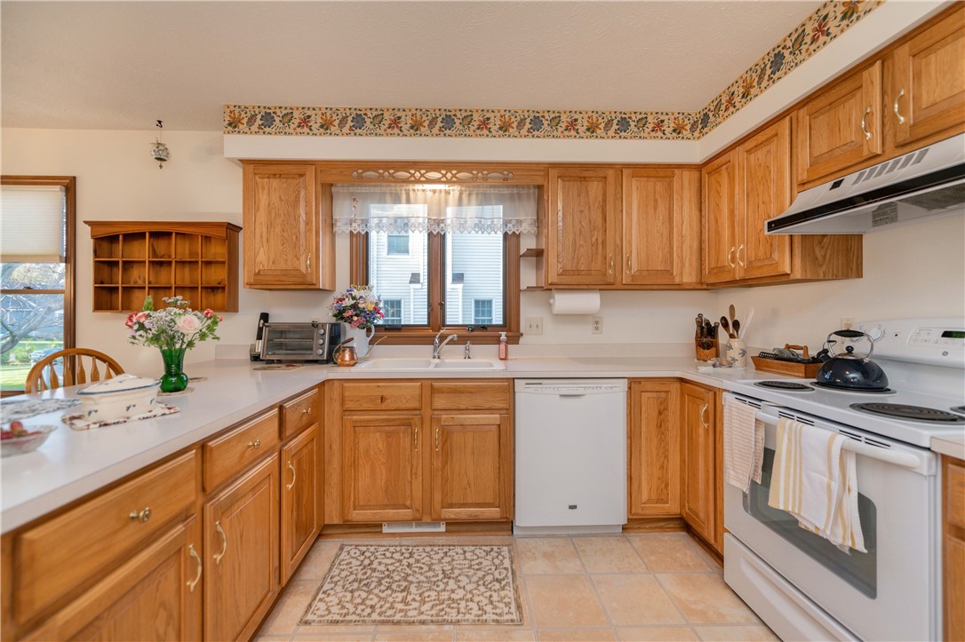 43 Wainswright Circle Greece, NY 14626 - Photo 10 of 38