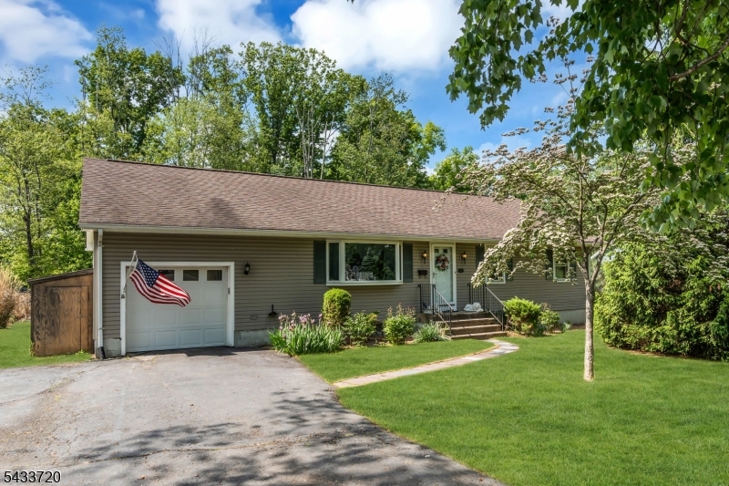 79 Dean Road Mendham, NJ 07945 - Photo 2 of 32
