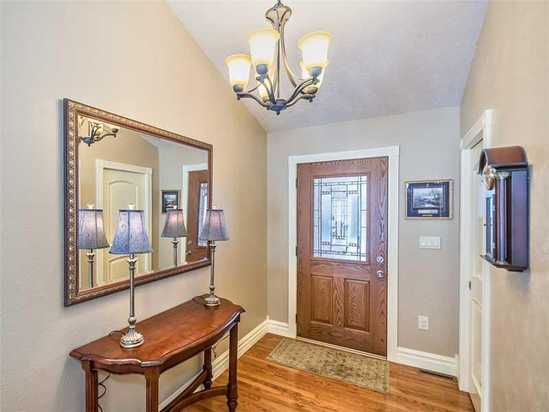 190 Dutchtown Road Butler, PA 16002 - Photo 4 of 25 Entry/Foyer.