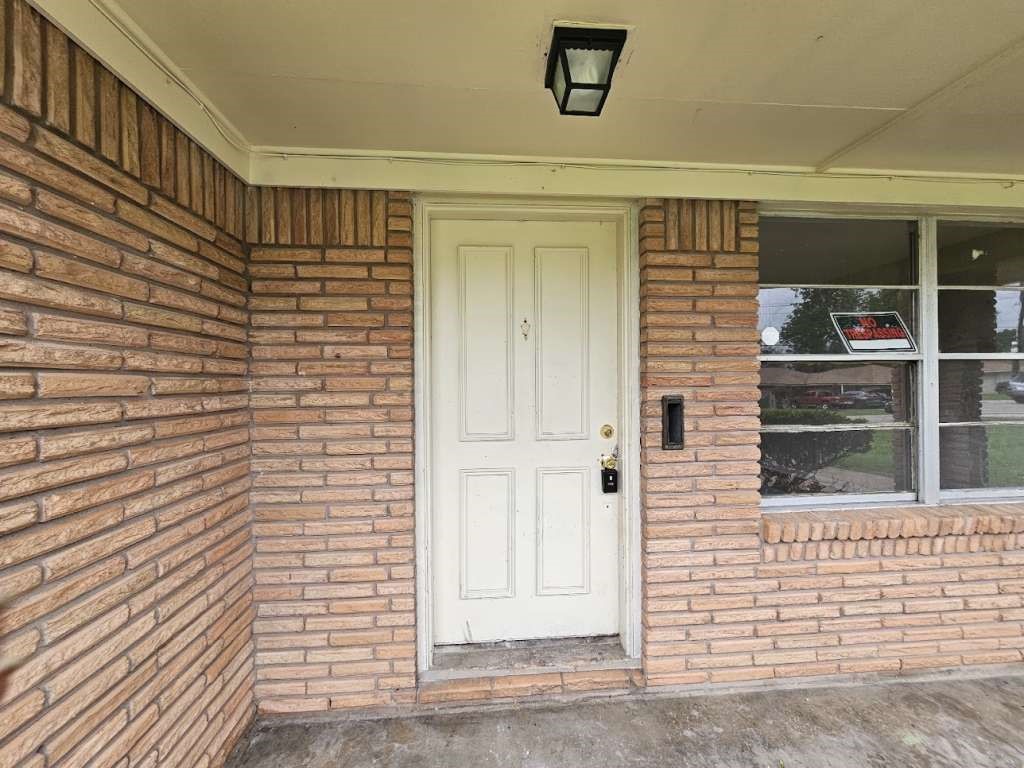 205 West Rittenhouse Street Houston, TX 77076 - Photo 2 of 17 a view of front door