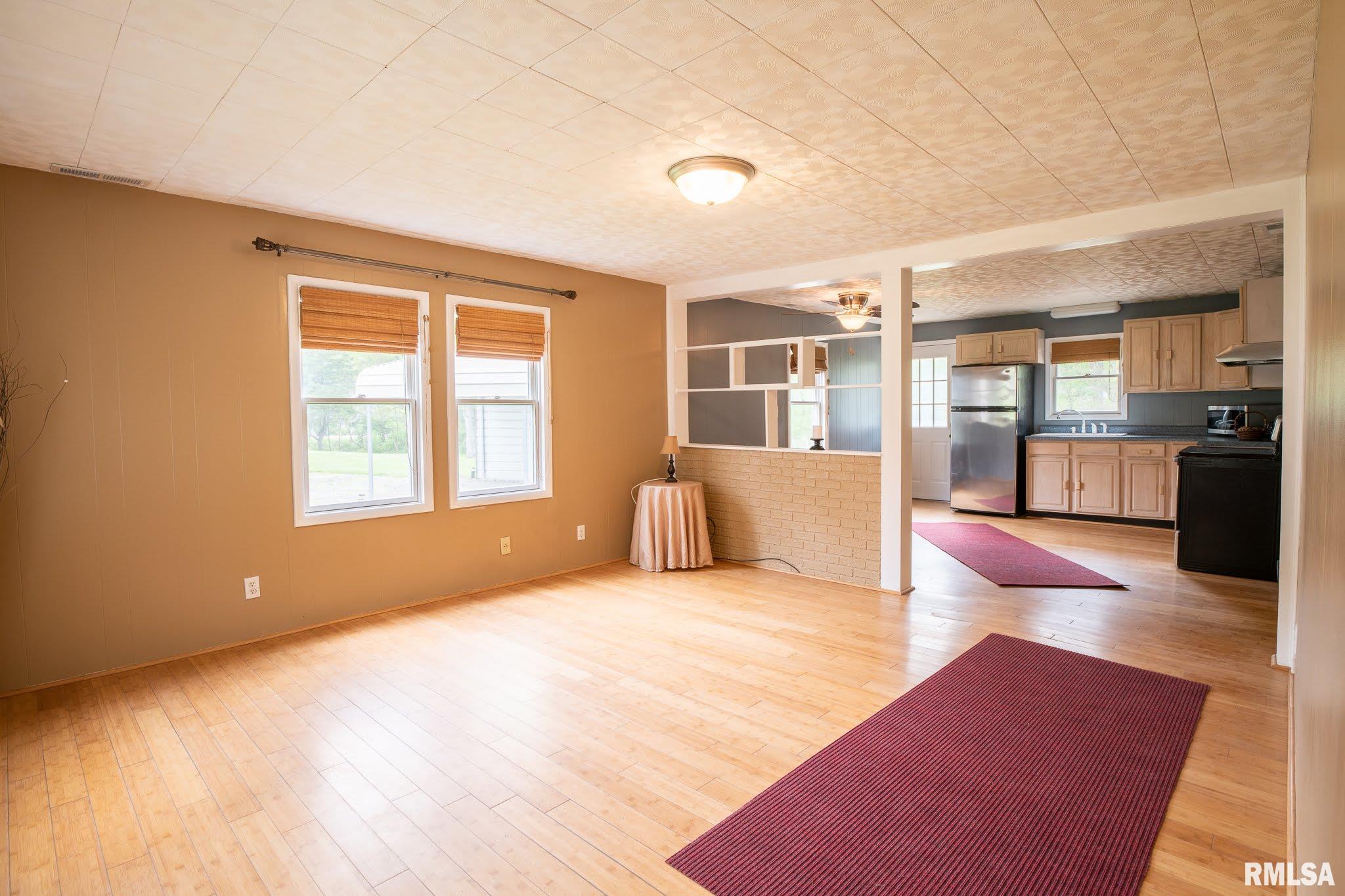 124 Old Mink Farm Road Washington, IL 61571 - Photo 7 of 31 Gallery Image 7