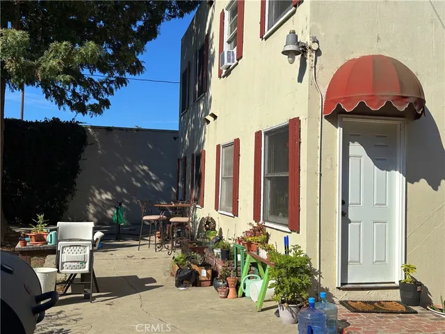 $1,090,000 | 810 North Loma Vista Drive, Long Beach, CA 90813