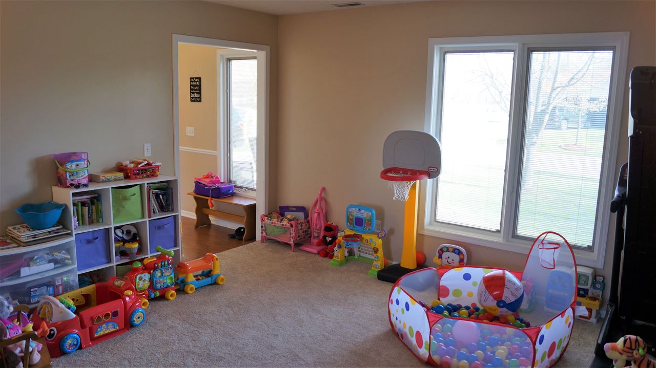 8909 Spring View Drive Fort Wayne, IN 46804 - Photo 19 of 36