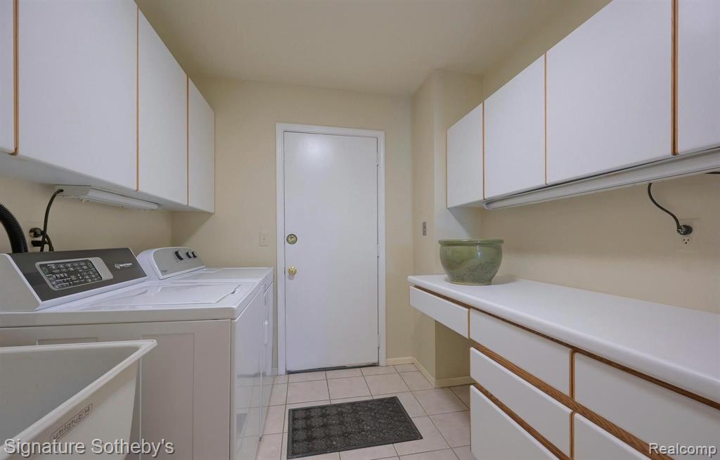 1875 Pine Ridge Lane Bloomfield Hills, MI 48302 - Photo 19 of 40
