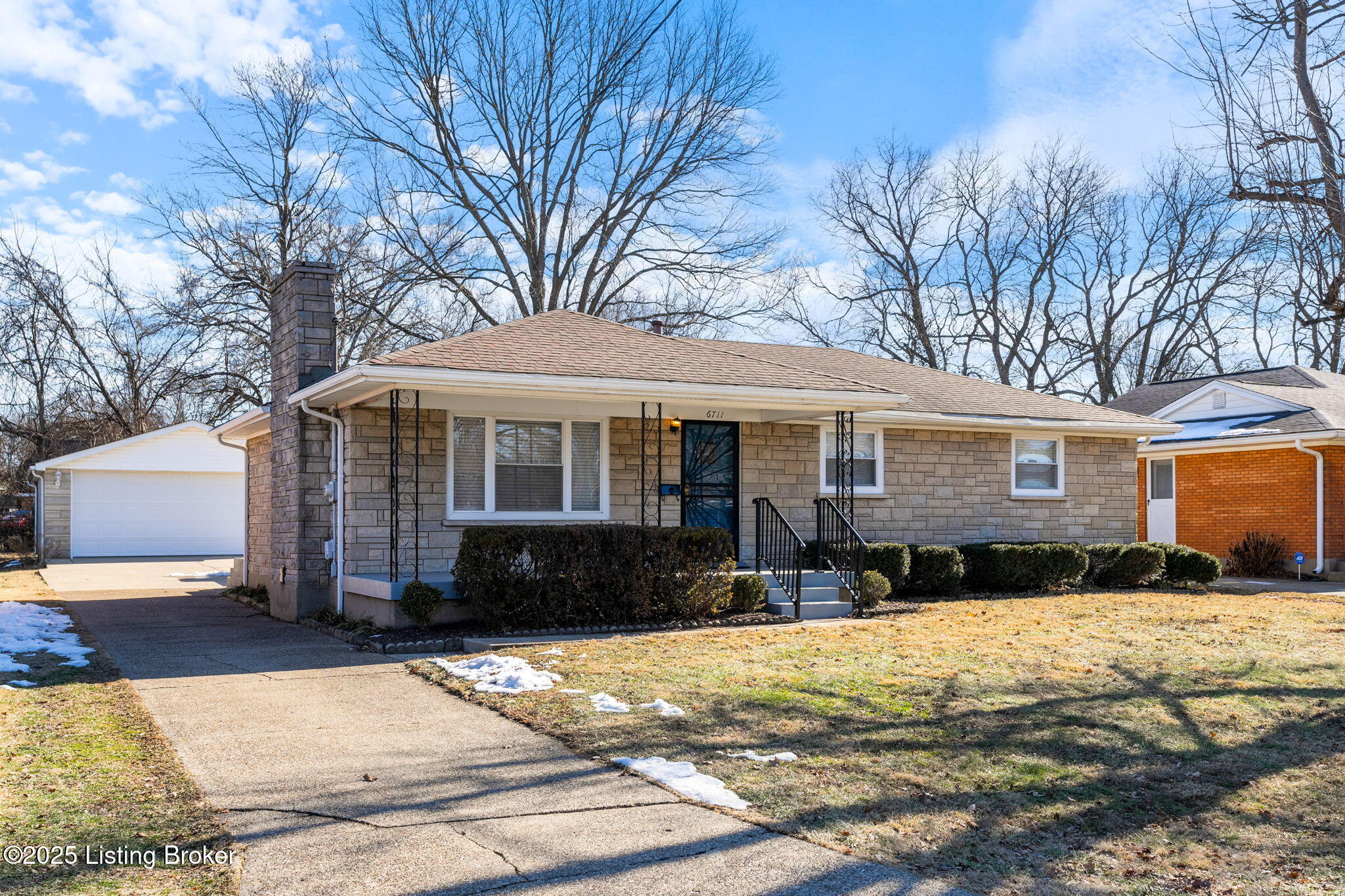 6711 Fernhaven Road Louisville, KY 40228 - Photo 1 of 40 Front