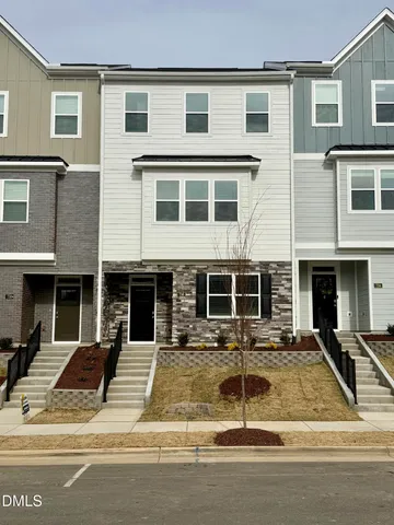 $2,000 | 736 Dorset Stream Drive, Fuquay-Varina, NC 27526