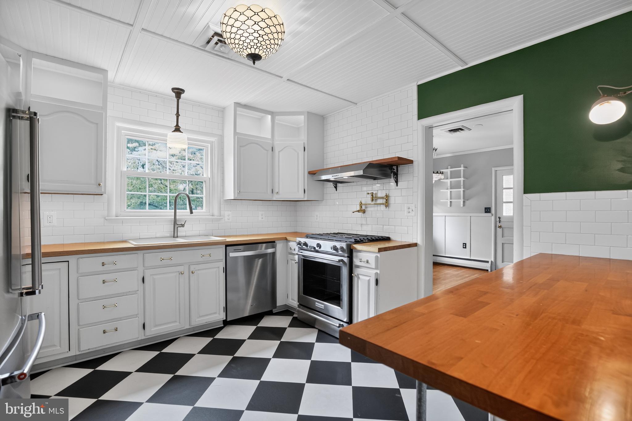 5195 St Leonard Road St. Leonard, MD 20685 - Photo 7 of 31 Kitchen