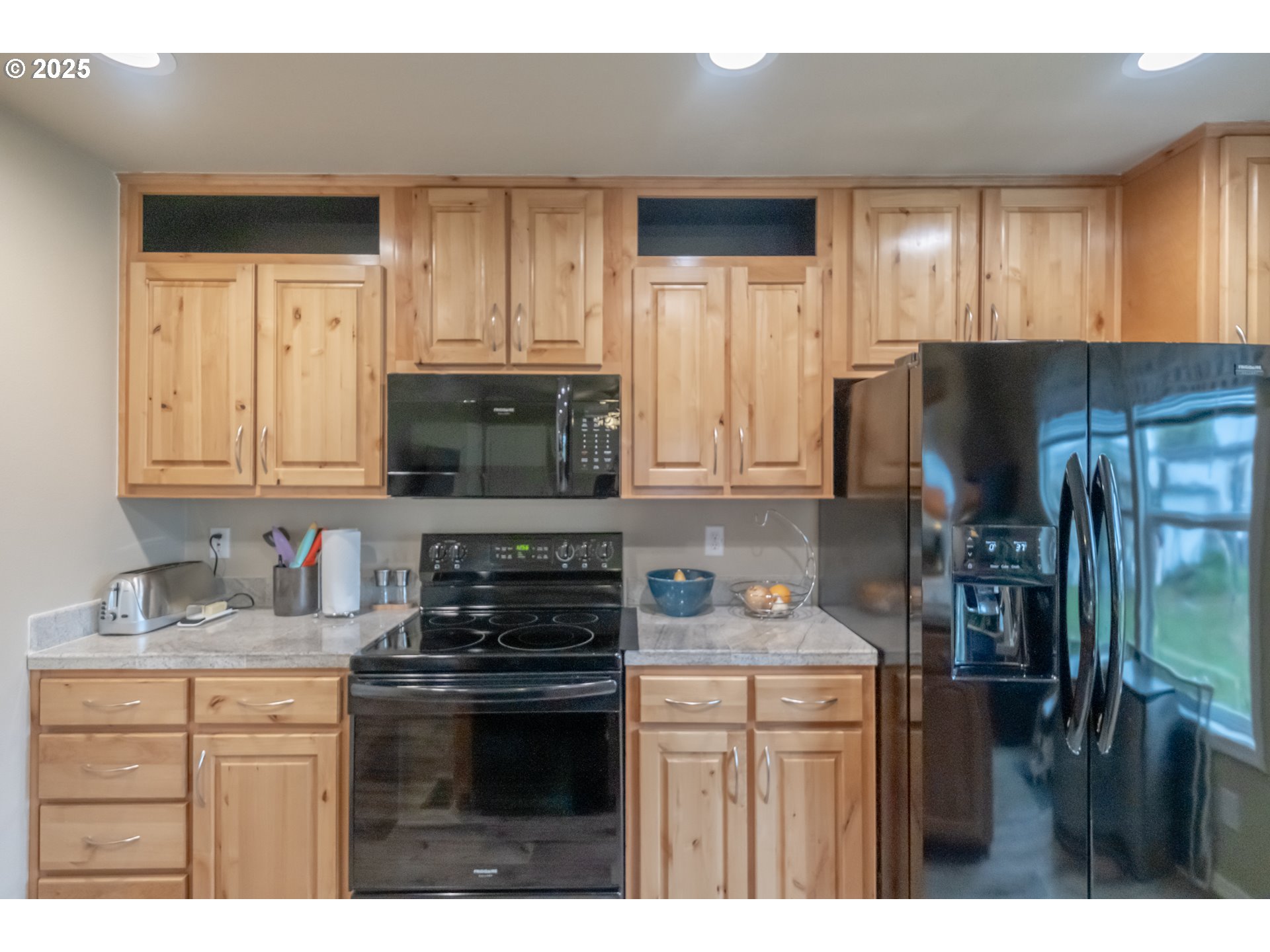34505 Riverside Drive Albany, OR 97321 - Photo 3 of 16 Gallery Image 3