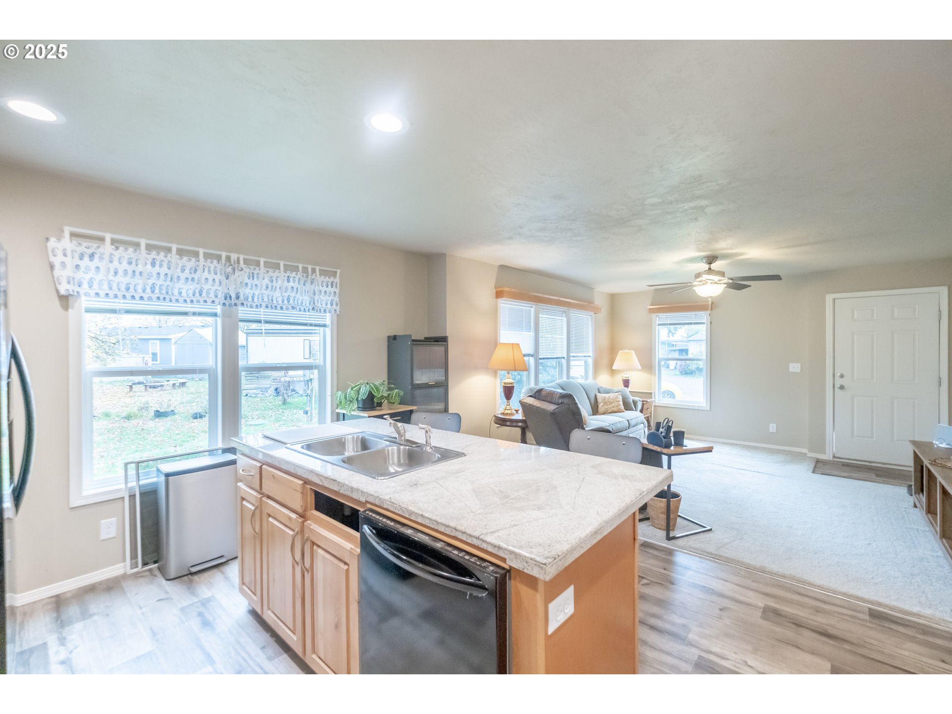 34505 Riverside Drive Albany, OR 97321 - Photo 6 of 16 Gallery Image 6