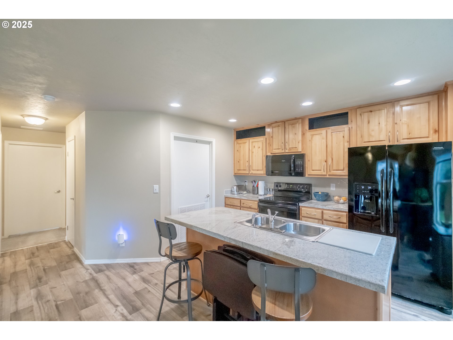 34505 Riverside Drive Albany, OR 97321 - Photo 9 of 16 Gallery Image 9