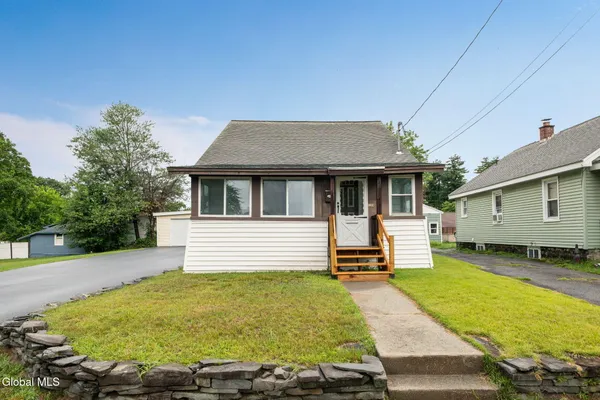 $279,900 | 39 Fern Avenue, Colonie, NY 12205