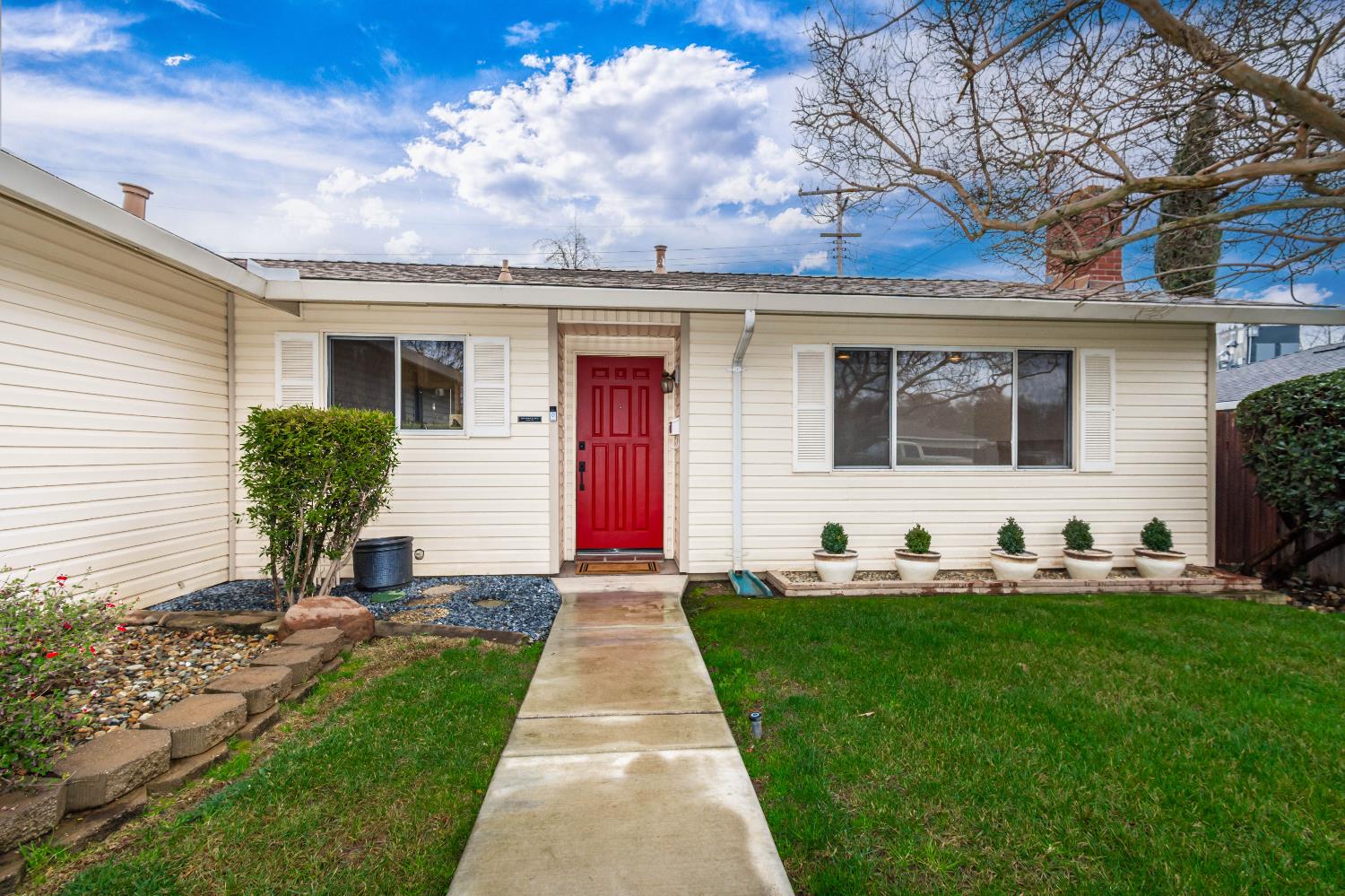 6312 Trenton Way Citrus Heights, CA 95621 - Photo 5 of 27 a front view of house with yard
