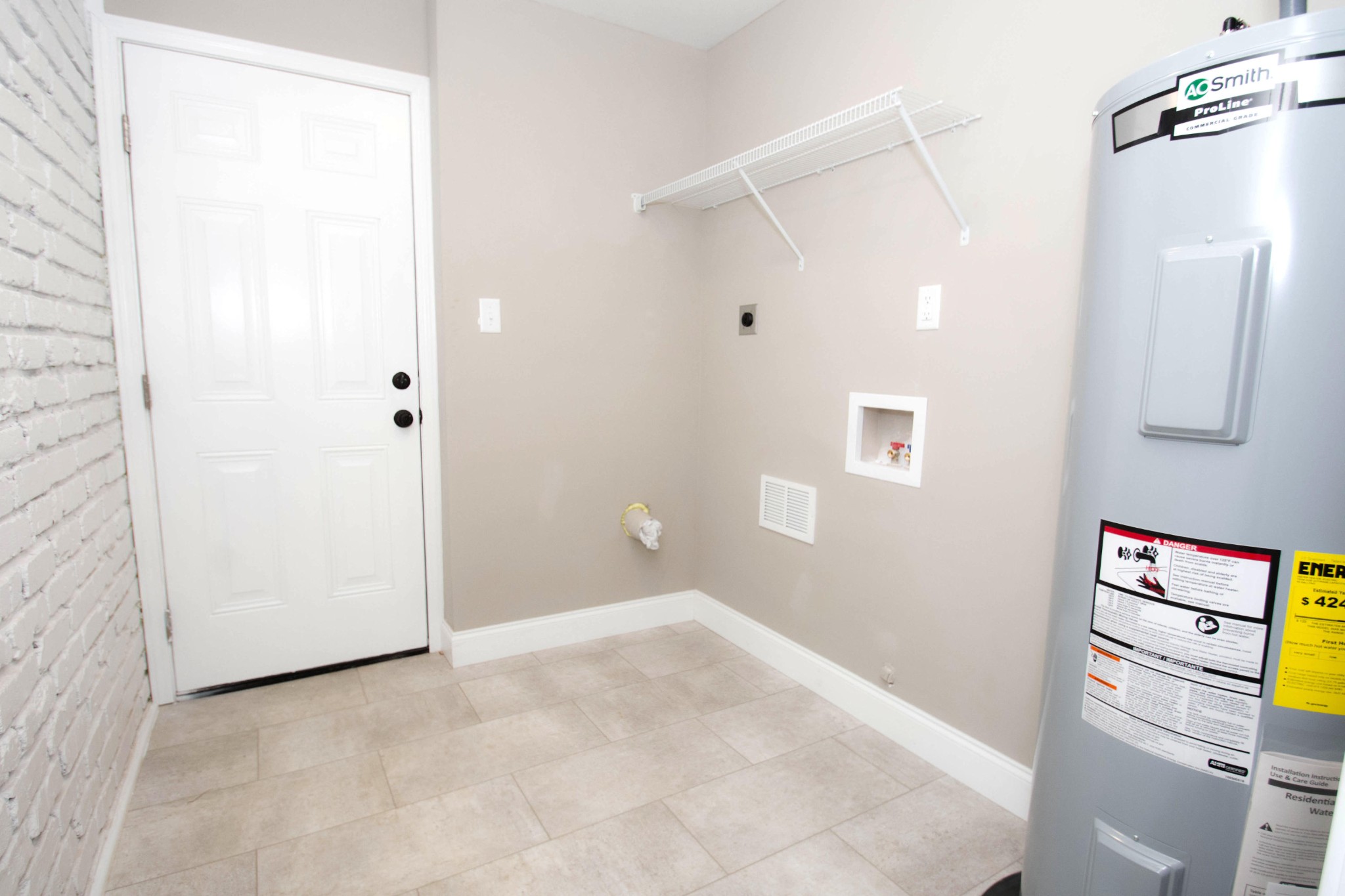 412 Cash Road Knoxville, TN 37924 - Photo 21 of 23 a view of hallway with a elevator