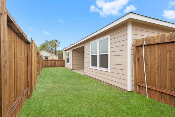 $2,000 | 102 Avalon Drive, Huntsville, TX 77320