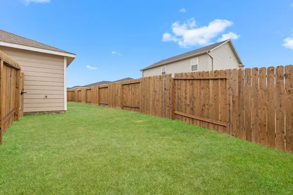 $2,000 | 102 Avalon Drive, Huntsville, TX 77320