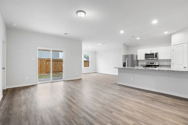 $2,000 | 102 Avalon Drive, Huntsville, TX 77320