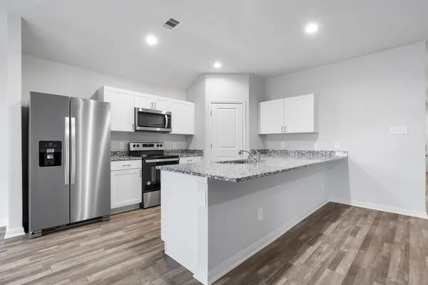 $2,000 | 102 Avalon Drive, Huntsville, TX 77320