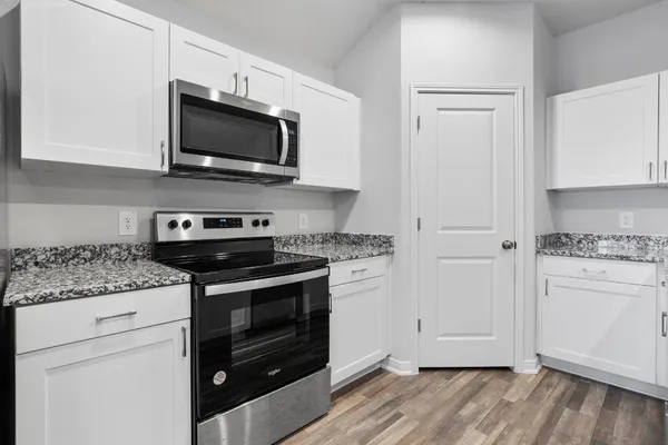 $2,000 | 102 Avalon Drive, Huntsville, TX 77320