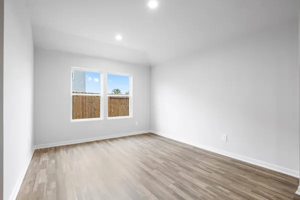 $2,000 | 102 Avalon Drive, Huntsville, TX 77320