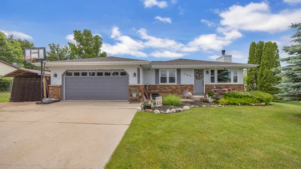 $384,900 | 707 Goldfinch Lane, Howards Grove, WI 53083