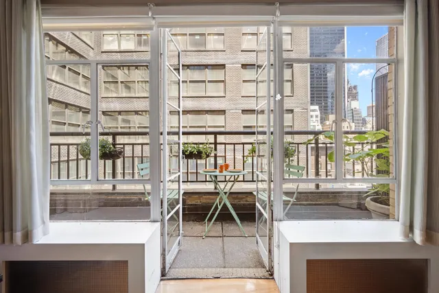 $1,300,000 | 45 West 54th Street, Unit 11/12A | Midtown Central