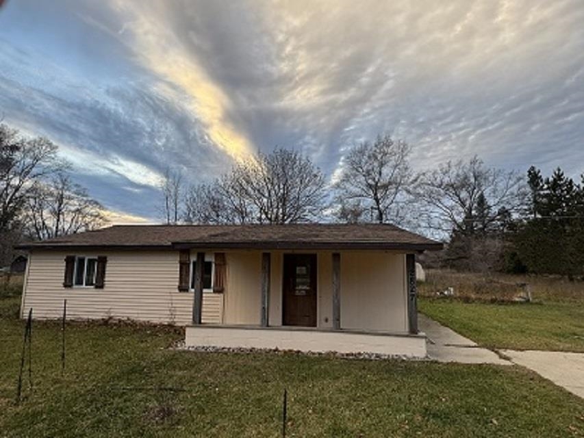2827 North Luce Road Alma, MI 48801 - Photo 1 of 10