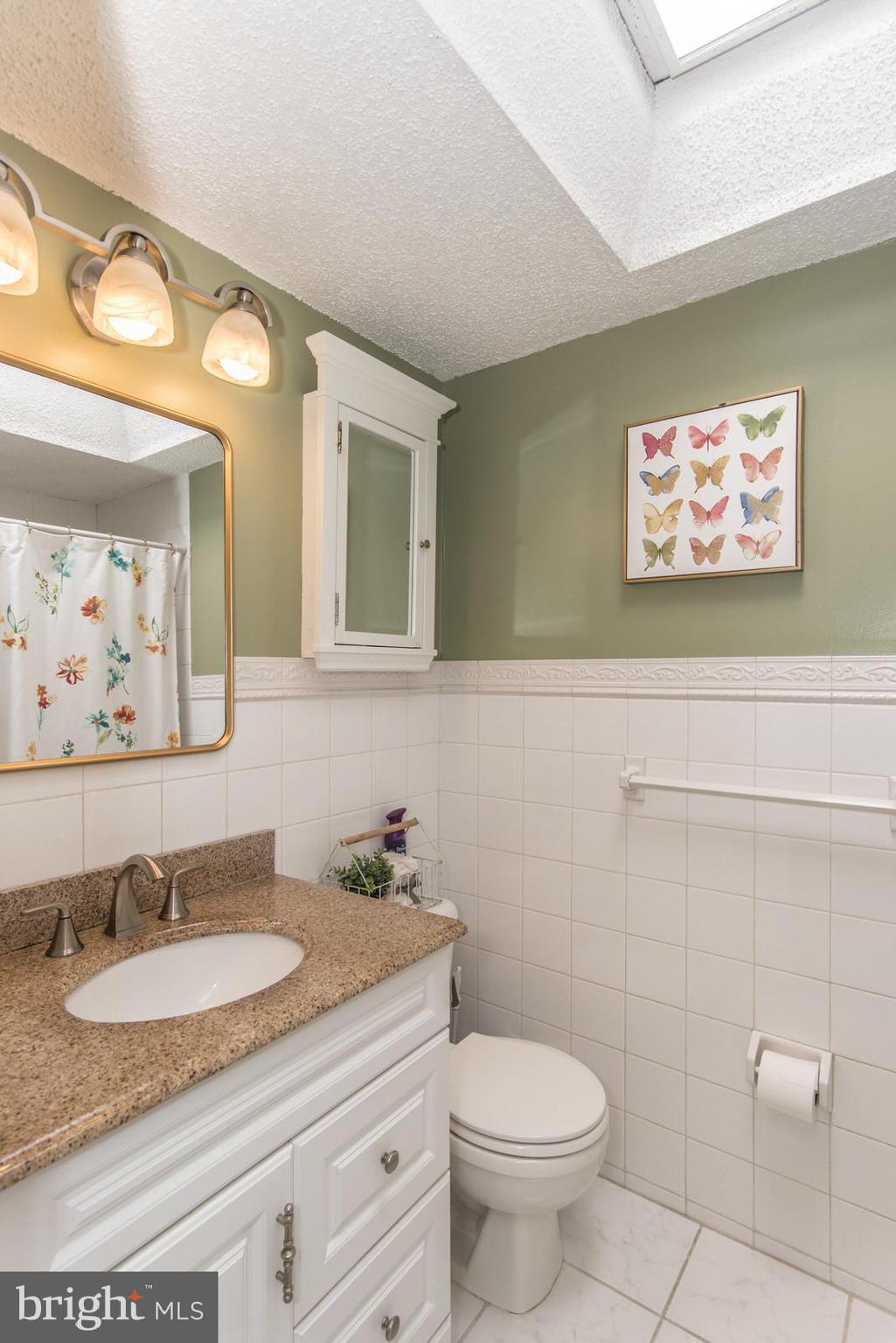 12718 Kenny Road Philadelphia, PA 19154 - Photo 31 of 52 Full Bathroom