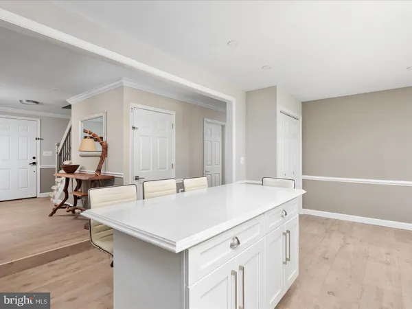 $850,000 | 60 North Tavenner Lane, Hamilton, VA 20158