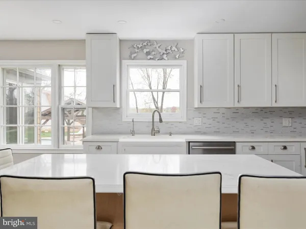 $850,000 | 60 North Tavenner Lane, Hamilton, VA 20158