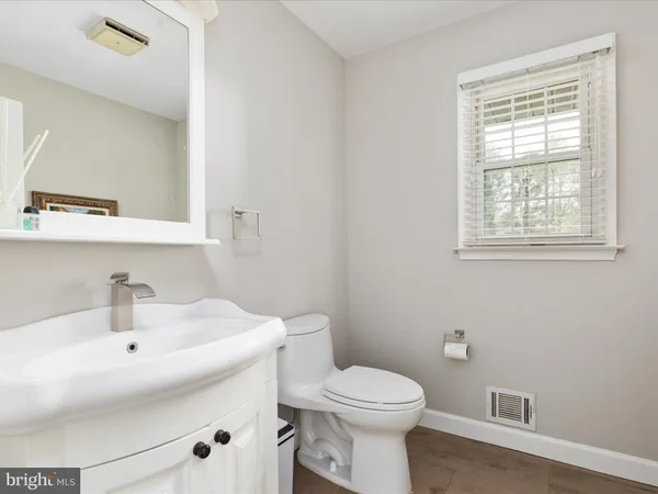 $850,000 | 60 North Tavenner Lane, Hamilton, VA 20158