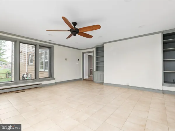 $850,000 | 60 North Tavenner Lane, Hamilton, VA 20158