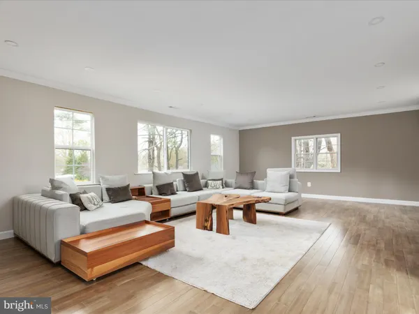 $850,000 | 60 North Tavenner Lane, Hamilton, VA 20158