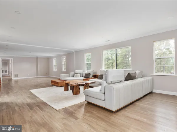 $850,000 | 60 North Tavenner Lane, Hamilton, VA 20158