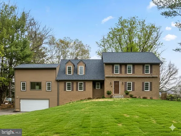 $850,000 | 60 North Tavenner Lane, Hamilton, VA 20158
