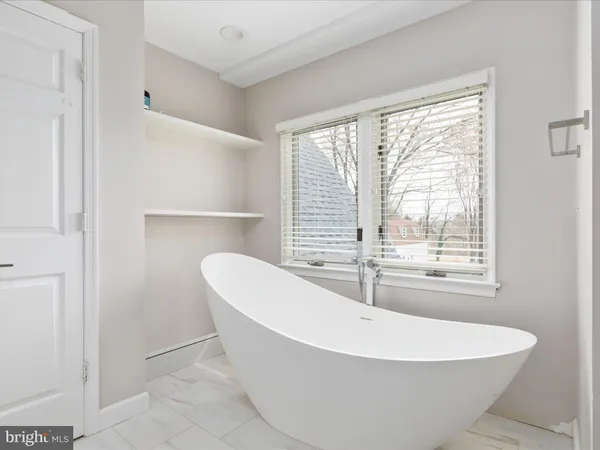 $850,000 | 60 North Tavenner Lane, Hamilton, VA 20158