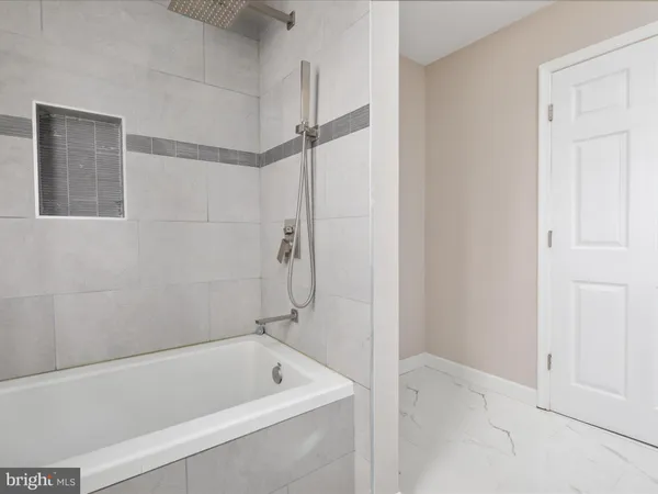 $850,000 | 60 North Tavenner Lane, Hamilton, VA 20158