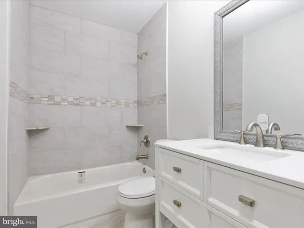 $850,000 | 60 North Tavenner Lane, Hamilton, VA 20158