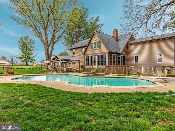 $850,000 | 60 North Tavenner Lane, Hamilton, VA 20158