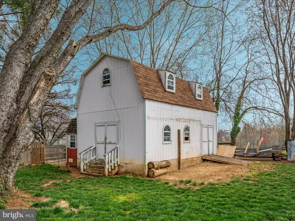 $850,000 | 60 North Tavenner Lane, Hamilton, VA 20158