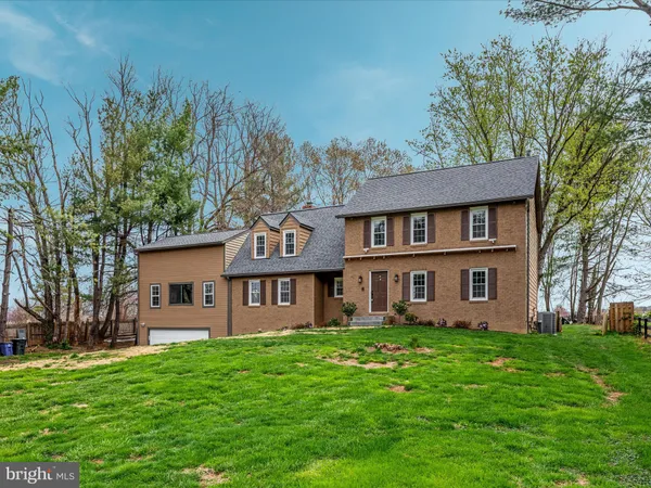 $850,000 | 60 North Tavenner Lane, Hamilton, VA 20158