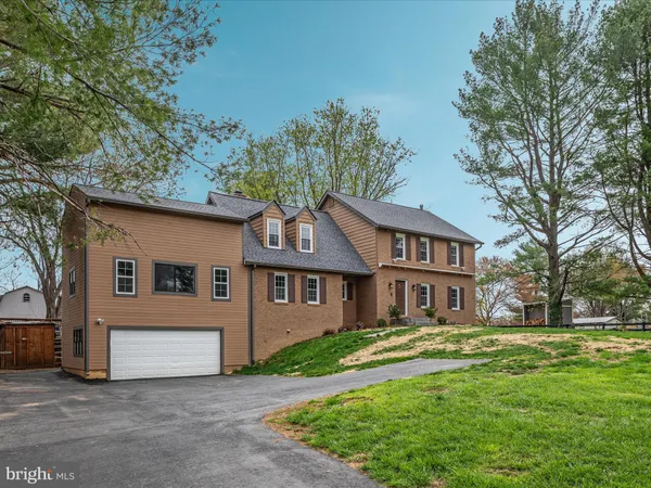 $850,000 | 60 North Tavenner Lane, Hamilton, VA 20158