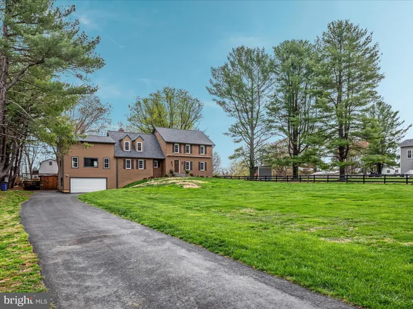 $850,000 | 60 North Tavenner Lane, Hamilton, VA 20158
