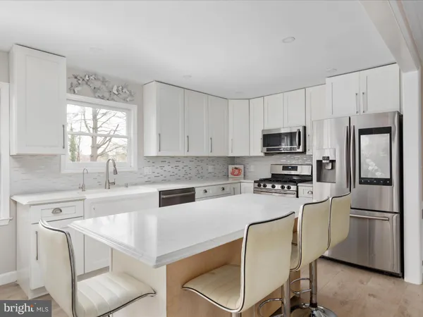 $850,000 | 60 North Tavenner Lane, Hamilton, VA 20158